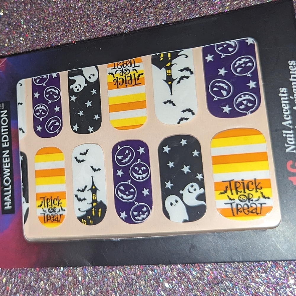 Candy Corn Ghosts Jack-o'-lantern Mani Pop Halloween Kiss Nails